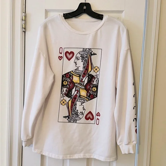 Women’s Lightweight Queen of Hearts Graphic Sweatshirt From Amazon - Picture 3 of 11